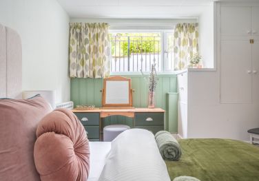 Larchside Apartment