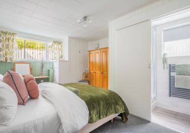 Larchside Apartment