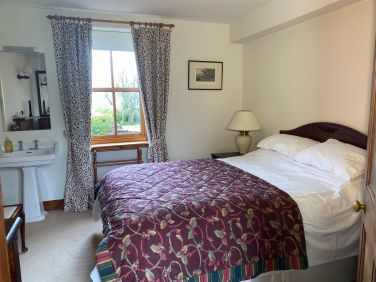 Kingsize bedroom (downstairs)