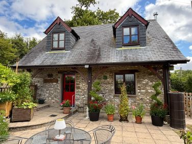 2 Bedroom Cottage to Rent, Llanllwni, Carmarthenshire