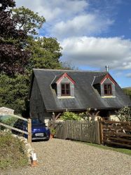 Cottage from driveway gate