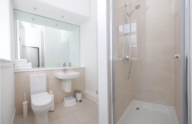 Bedroom 1 ensuite