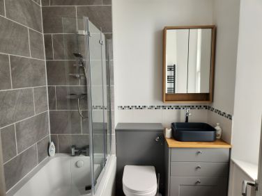 Bedroom 2 Ensuite