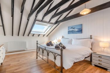 King bedroom ensuite WC