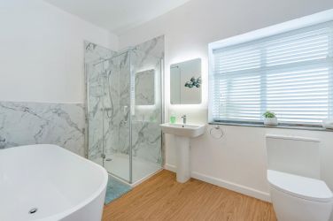 Main Bathroom 2