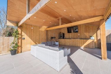 Outdoor kitchen - charcoal BBQ, pizza oven, beer fridge, ice maker, 65" smart TV, sofas