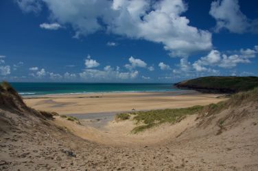 5 minutes drive to Freshwater West Beach, 10 minutes to West Angle Bay