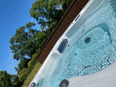 Hot tub included