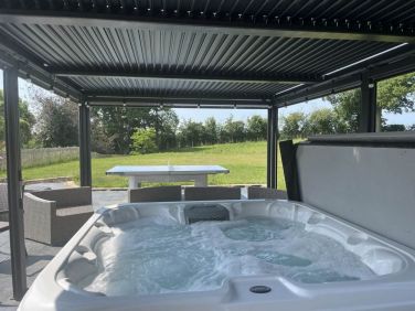 Hot tub and Table Tennis on the Terrace
