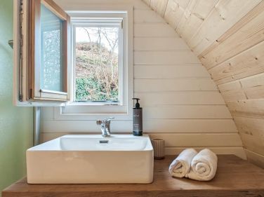 Pantygelli Escapes Woodland Hot Tub Lodge