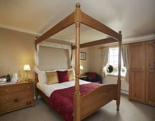 Four poster double room