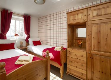 Twin bedroom