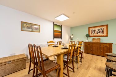 4 Bedroom Dining Area