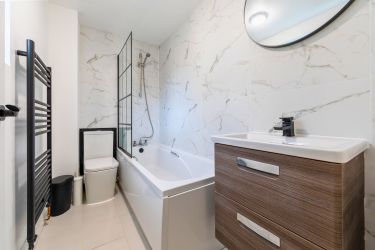 4 Bedroom Main Bathroom