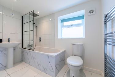 First Floor Main Bathroom