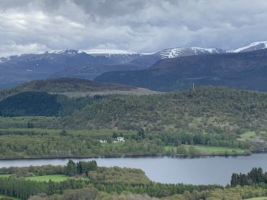 Zippity-Do-Da and the Cairngorms over Loch Alvie.
