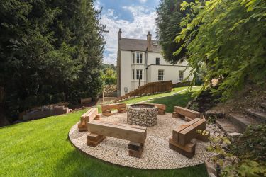 7 Bedroom Cottage to Rent, Brimscombe, Gloucestershire, Cotswolds