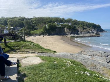 Yet another local beach with great dining pub across road / details at lodge