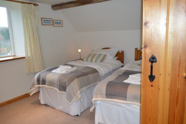 Field Barn Cottage Twin Bedroom