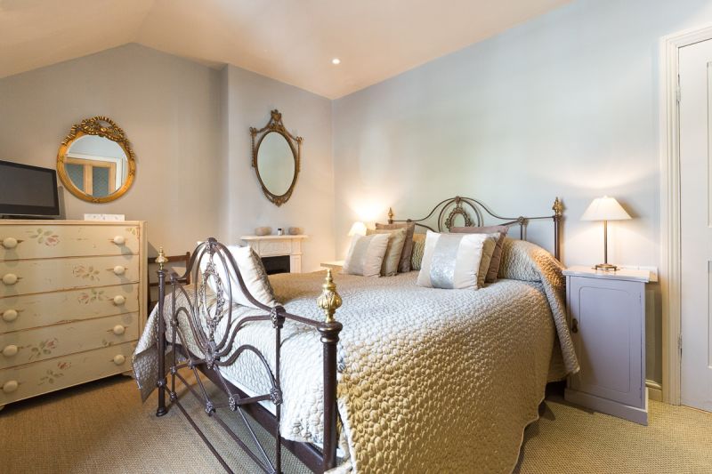 Park Cottage, Luxury Rental in The Cotswolds, Sleeps 6, Open Fire