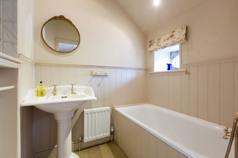 Park Cottage, Luxury Rental in The Cotswolds, Sleeps 6, Open Fire