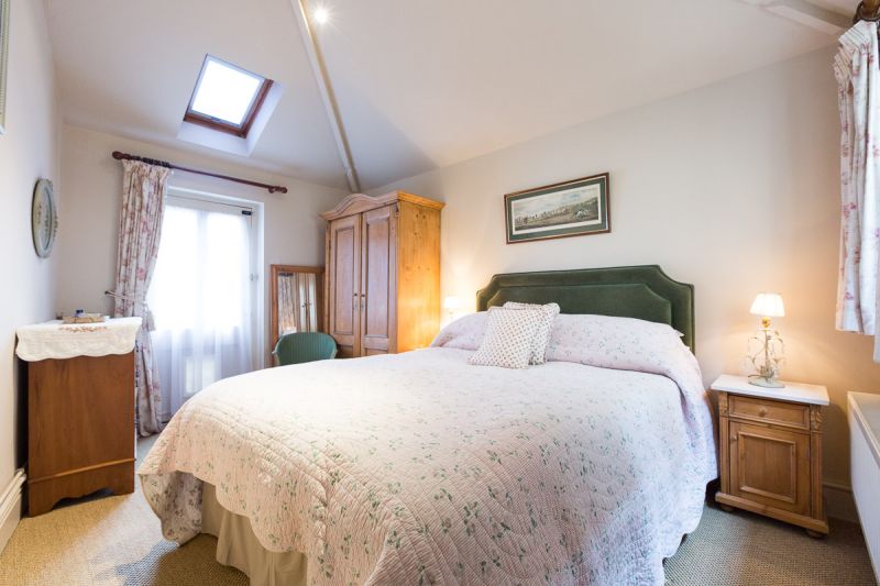 Park Cottage, Luxury Rental in The Cotswolds, Sleeps 6, Open Fire