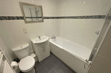 Family bathroom - 1st floor