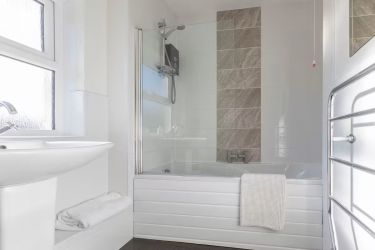 Main Bathroom