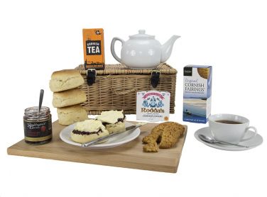 Start your staycation weekend with a first class cream tea kindly supplied by <i>The Cornish Hamper Store</i>. 